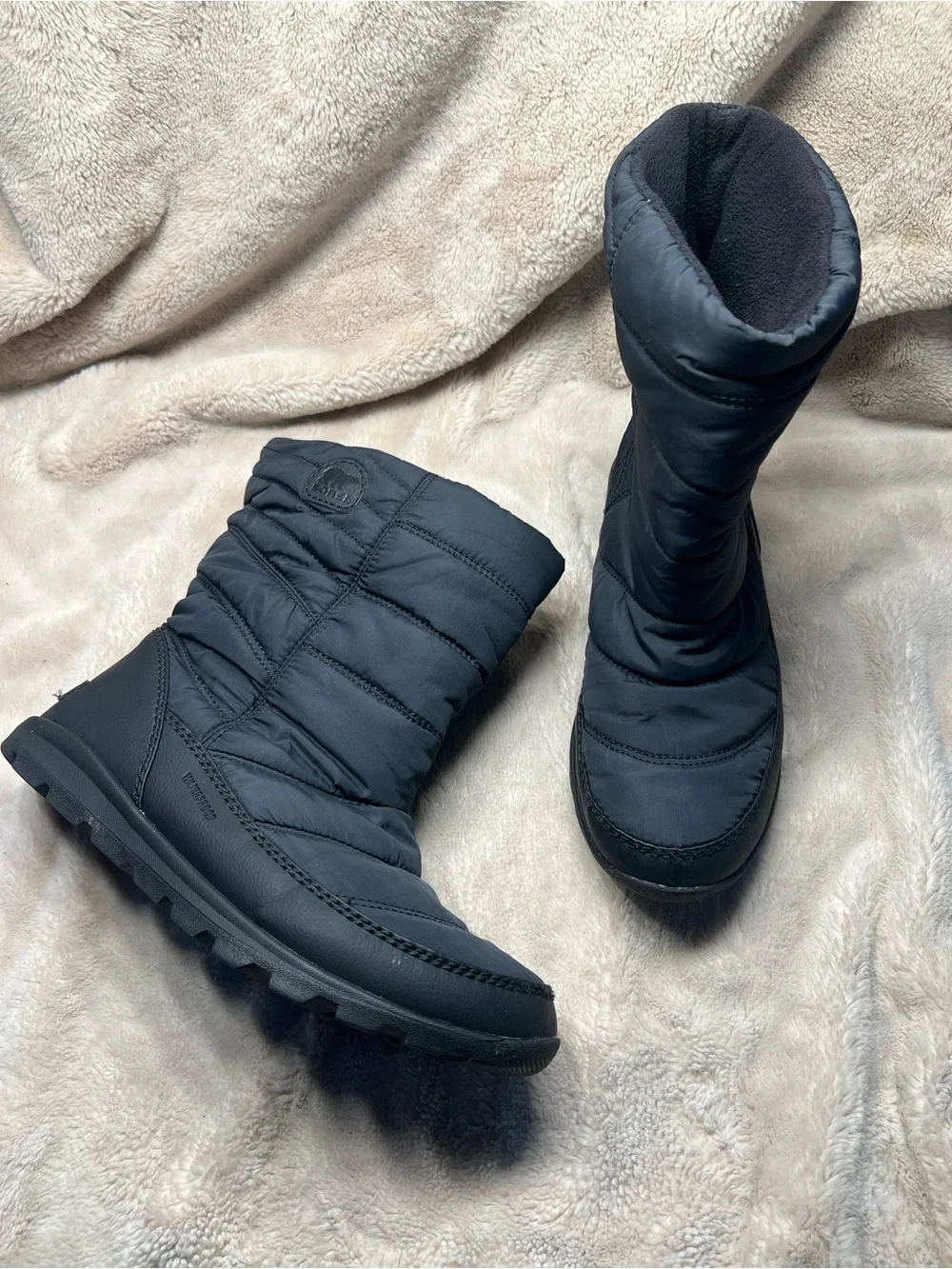 Sorel Youth Mid winter size 6